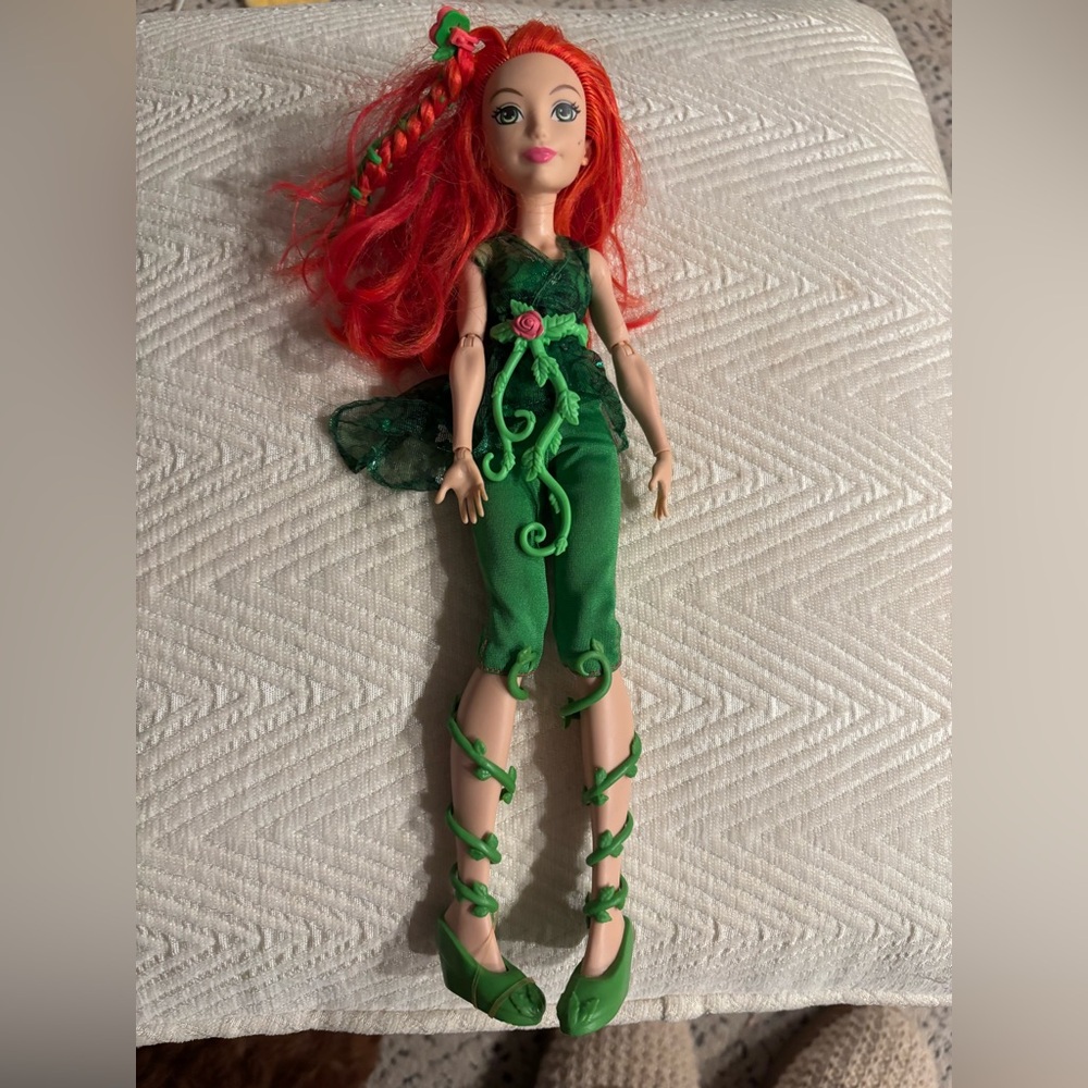 Mattel DC Comics Poison Ivy Action Doll - Super‎ Hero High 12 inch